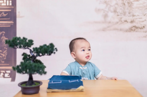 贵州八个月宝宝可以吃盐吗